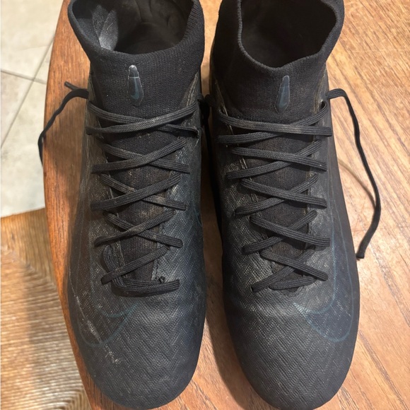 Nike Male Black soccer cleats - Picture 1 of 7